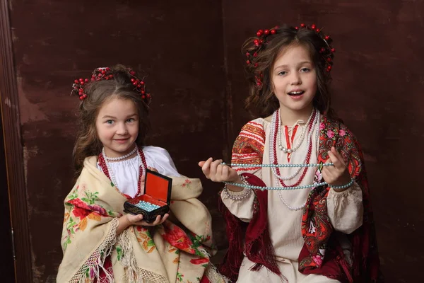 Meninas Roupas Russas Brincando Com Contas — Fotografia de Stock