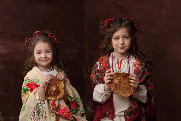 Two Girls Beautiful Russian Costumes Keep Pancakes — Stock Photo, Image