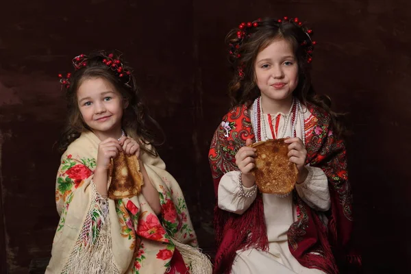 Two Girls Beautiful Russian Costumes Keep Pancakes — Stock Photo, Image