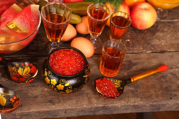 Feestelijke Feest Rode Kaviaar Ingemaakte Watermeloenen Likeur — Stockfoto