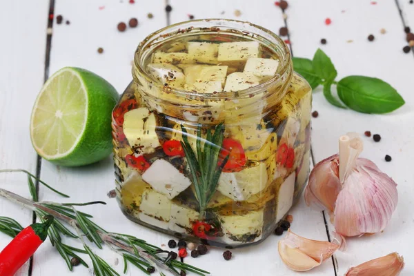 Queso Feta Sobre Una Mesa Madera Blanca — Foto de Stock