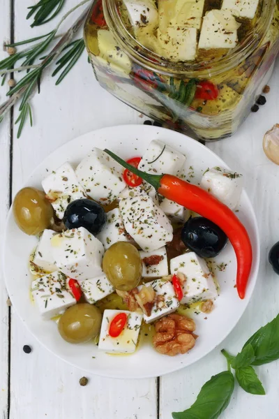 Fromage Feta Sur Une Table Bois Blanc — Photo