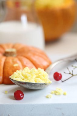 Balkabağı ve sütle darı lapası