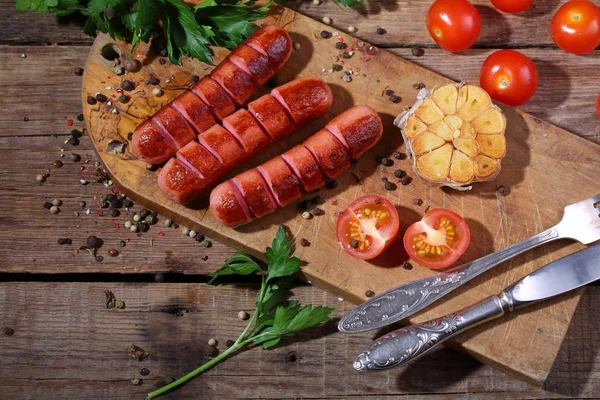 Grilled Sausages Vegetables Wooden Table — Stock Photo, Image