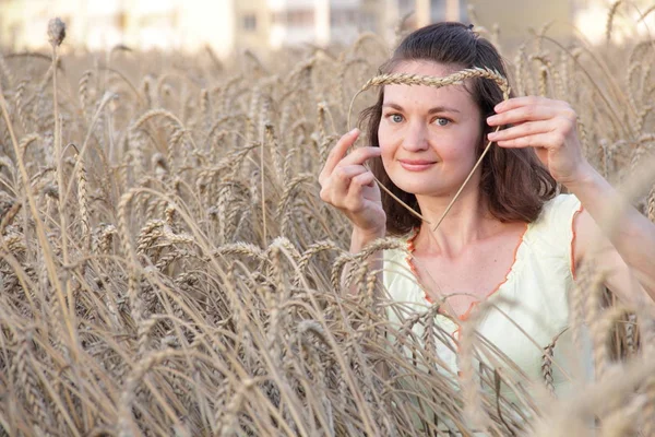 Menina Fez Coração Spikelet — Fotografia de Stock