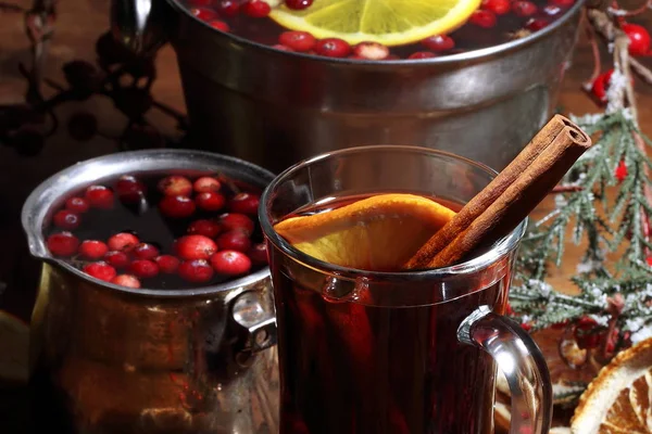 Rotwein Glühwein Mit Zimt Und Orange — Stockfoto