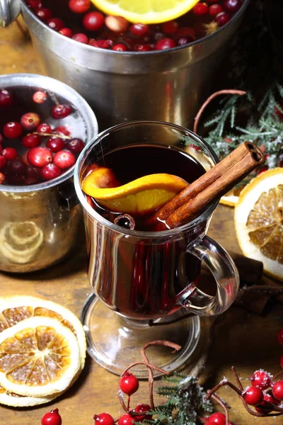 Vino Rosso Vin Brulè Con Cannella Arancia — Foto Stock