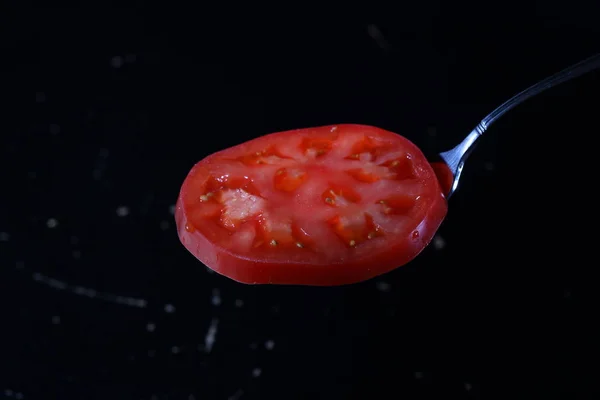 Tomate Sobre Fondo Negro Taza Tomate — Foto de Stock