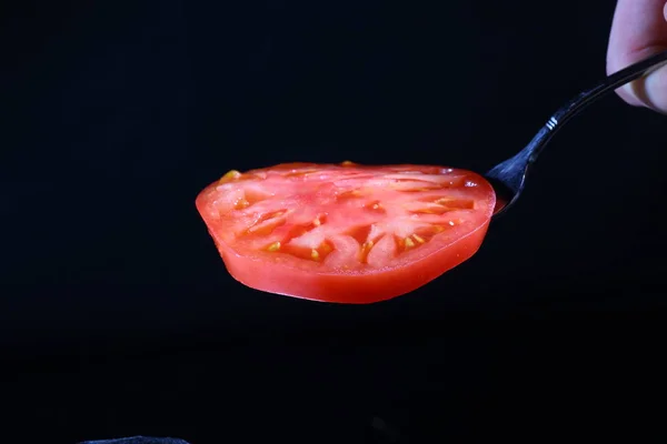 Tomate Sobre Fondo Negro Taza Tomate —  Fotos de Stock