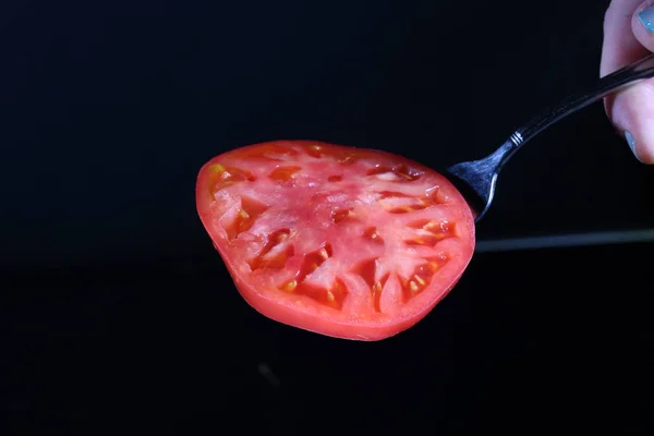 Hamburguesa Tomate Tenedor Sobre Fondo Negro — Foto de Stock