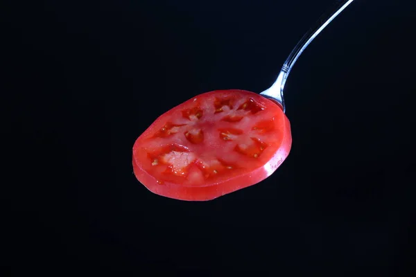 Hamburguesa Tomate Tenedor Sobre Fondo Negro —  Fotos de Stock