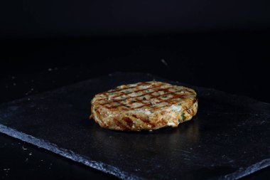 Burger pirzolası. Hindi etlerinden ızgara pirzola.