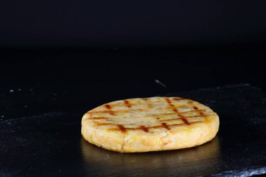 Burger balık köftesi. Izgara somon pirzolası.