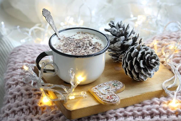 Koffie Met Koekjes Peperkoek Huis Een Houten Achtergrond — Stockfoto