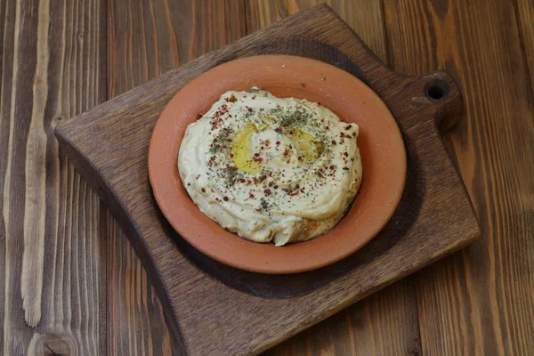 Hummus Wooden Background Ceramic Plate — Stock Photo, Image