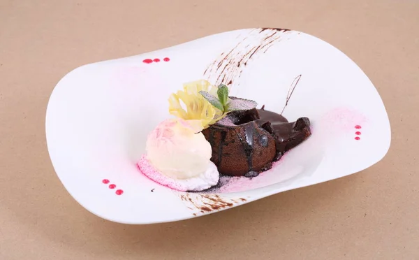 Chocolate Muffin Filled Liquid Chocolate Ice Cream — Stock Photo, Image