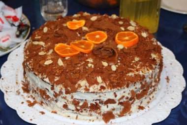 Fındıklı, kakaolu ve portakallı kek..