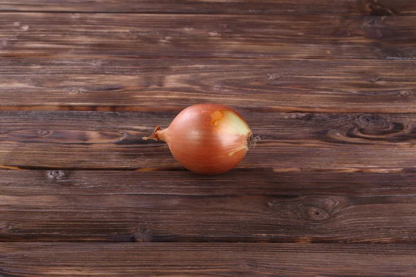 Cebolas Uma Mesa Madeira — Fotografia de Stock