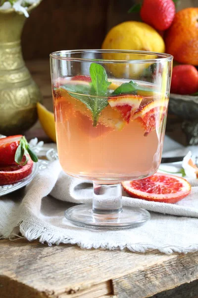 Fruits Dans Vase Cocktail Oranges — Photo