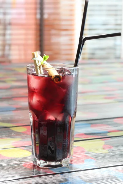 Suco Cereja Com Gelo Copo Transparente — Fotografia de Stock