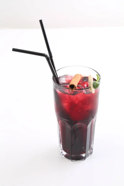 Beeren Zitrus Cocktail Auf Weißem Hintergrund — Stockfoto