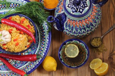 Limonlu pilav ve çay. Çayla Özbek pilavı