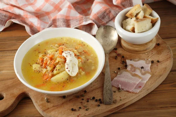 Pea soup with pepper and breadcrumbs — Stock Image Pea Soup Pepper Breadcrumbs Stock Picture