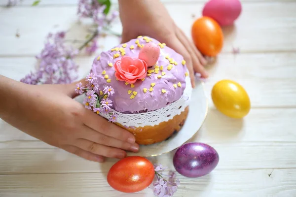 Children Hands Hold Easter Cake Sugar Icing — Stock Photo, Image