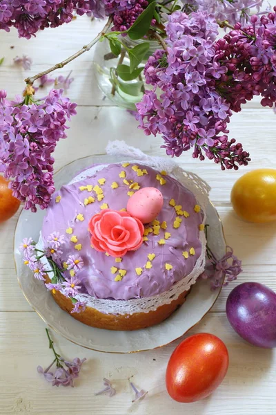 Masih Hidup Dengan Kue Paskah Dan Lilac — Stok Foto
