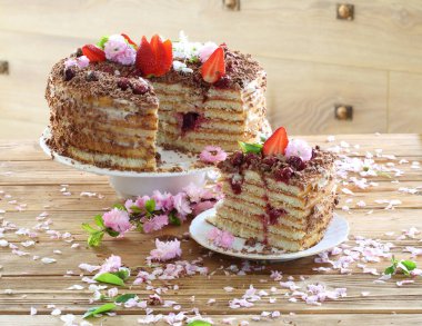 Çilekli çikolatalı pastayla hayat