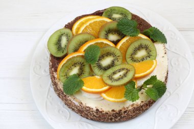 Kivi ve Turuncu Meyveli Kek