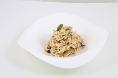 Mantarlı risotto. Mantarlı pilav.