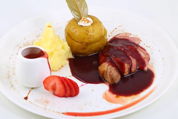 Peking Duck White Plate Mashed Potatoes Pomegranate Sauce — Stock Photo, Image