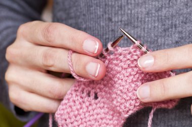 Örgü pembe yün ile