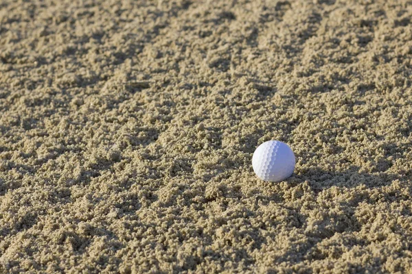 Golf ball in the bunker. — Stock Photo, Image