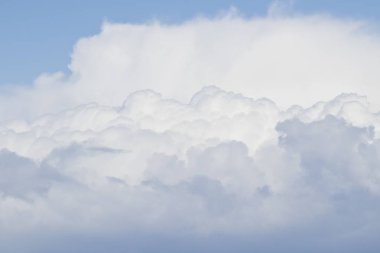 Kümülüs bulutlar oluşumu önceki bir fırtına beyaz.