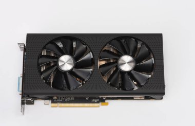 Yeni modern oyun grafik kartı üzerinde beyaz 