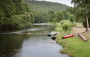 Yaz günü Jihlava, Çek Cumhuriyeti nehirde Vadisi. 