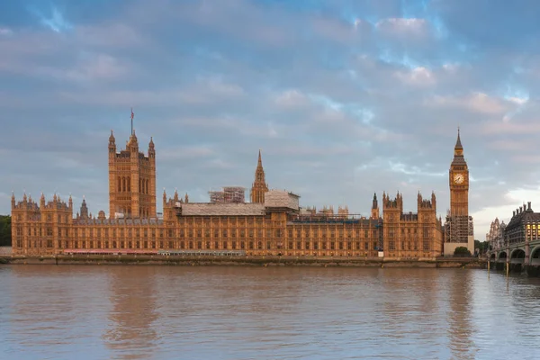 Westminster Sarayı, Big Ben ve Westminster Köprüsü