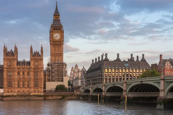 Westminster Sarayı, Big Ben ve Westminster Köprüsü