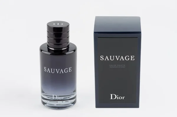 Garrafa e caixa de Christian Dior Sauvage EDT para homens — Fotografia de Stock