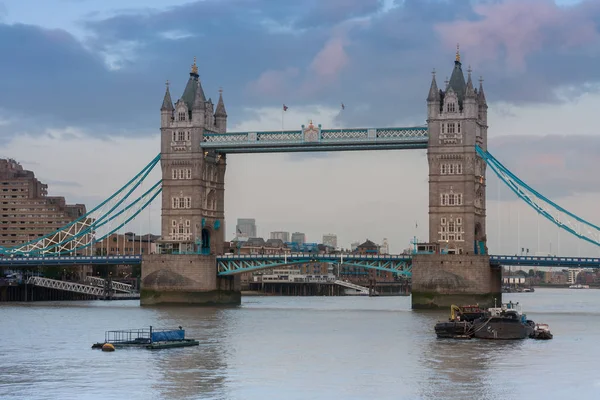 Tower Bridge am Abend, London, England — Stockfoto