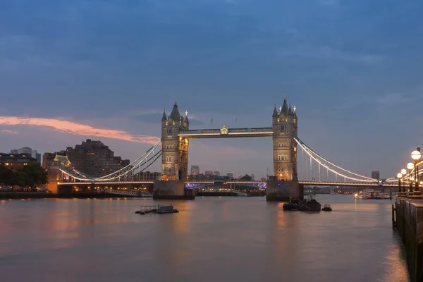 Tower Bridge rano, Londyn, Anglia — Zdjęcie stockowe