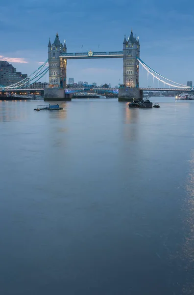 Tower Bridge am Morgen, London, England — Stockfoto