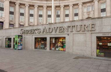 Shrek macera Westminster Bridge Road üzerinde giriş