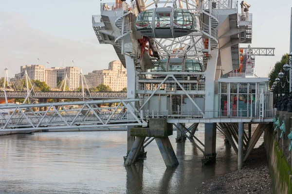 London Eye, sabah Londra'da millennium tekerlek — Stok fotoğraf