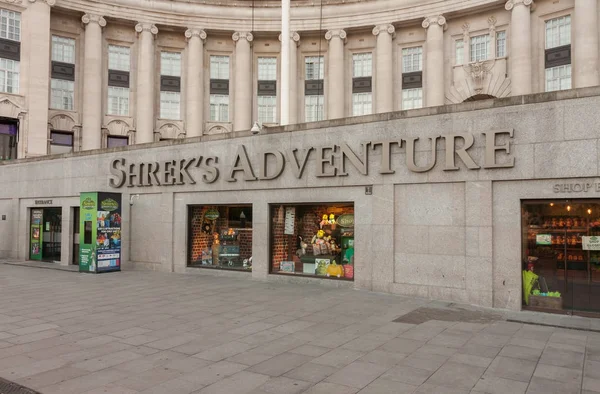 Shrek macera Westminster Bridge Road üzerinde giriş