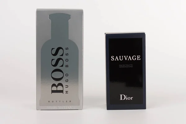 Scatole di Hugo Boss Boss Botled e Dior Savuage EDT per gli uomini — Foto Stock