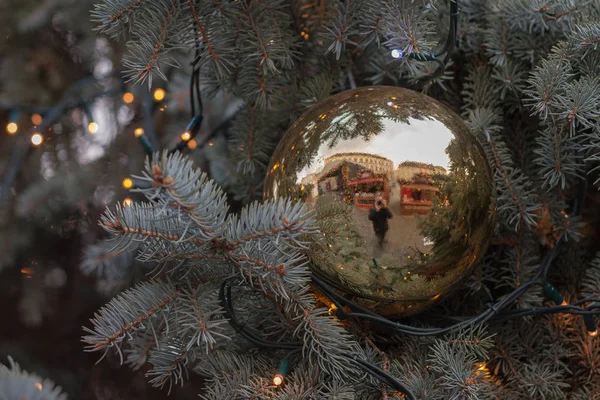 Reflektion av julmarknader på kål marknaden i julstämning — Stockfoto