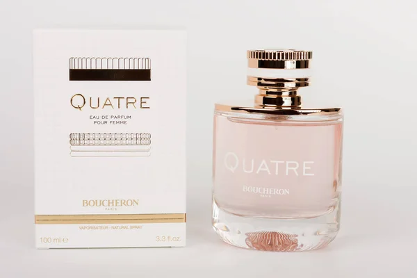 Bottle and box of the new fragrance for women Quatre Boucheron — Stock Photo, Image